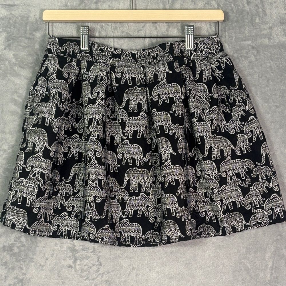 Aeropostale Flowy Black White Elephant Skirt Zippered Back Medium